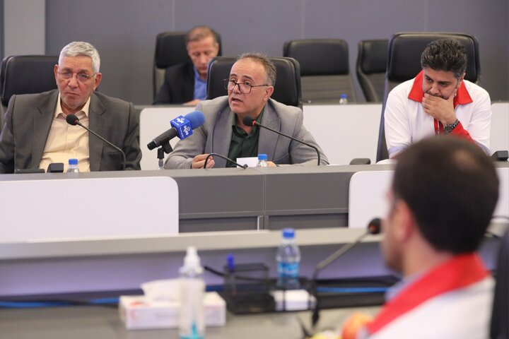 نشست مشترک کمیسیون بهداشت و فراکسیون حلال احمر با رئیس جمعیت حلال احمر