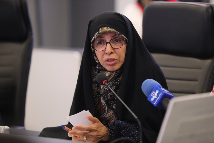 نشست مشترک کمیسیون بهداشت و فراکسیون حلال احمر با رئیس جمعیت حلال احمر