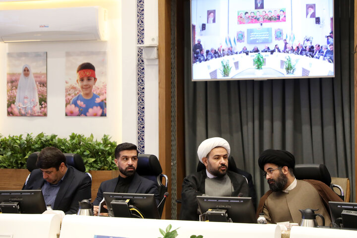 نشست مشترک کمیسیون شوراهای مجلس با استاندار و اعضا شورای شهر اصفهان