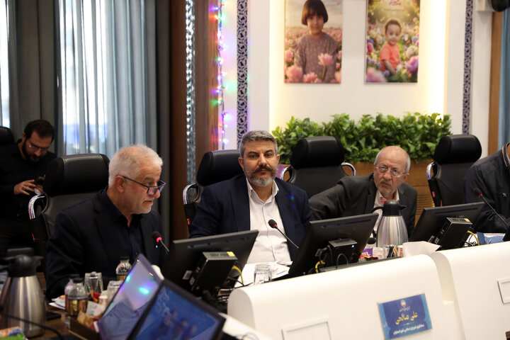 نشست مشترک کمیسیون شوراهای مجلس با استاندار و اعضا شورای شهر اصفهان