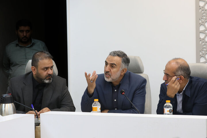 نشست مشترک هیأت رئیسه مجلس و اعضای کمیسیون اجتماعی با رئیس سازمان اداری و استخدامی