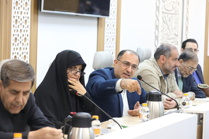 نشست مشترک هیأت رئیسه مجلس و اعضای کمیسیون اجتماعی با رئیس سازمان اداری و استخدامی