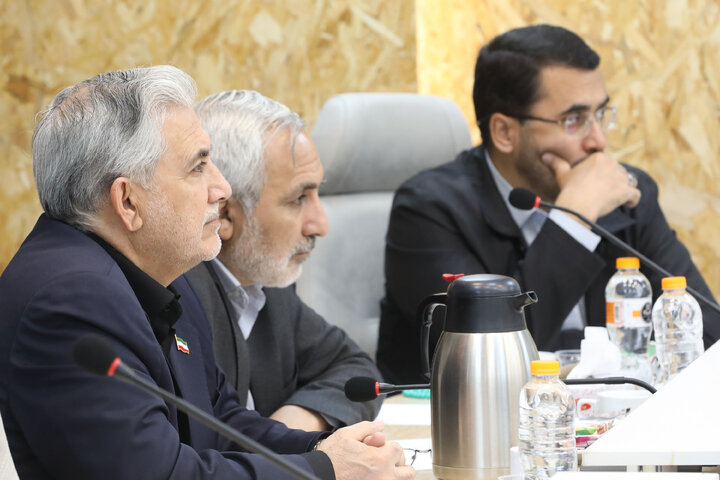 نشست مشترک هیأت رئیسه مجلس و اعضای کمیسیون اجتماعی با رئیس سازمان اداری و استخدامی