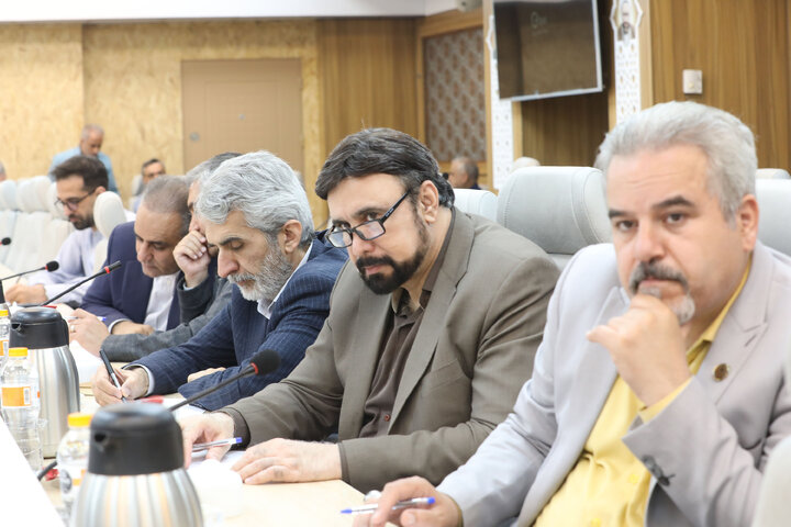 نشست مشترک هیأت رئیسه مجلس و اعضای کمیسیون اجتماعی با رئیس سازمان اداری و استخدامی