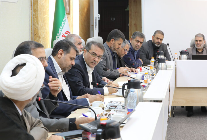 نشست مشترک هیأت رئیسه مجلس و اعضای کمیسیون اجتماعی با رئیس سازمان اداری و استخدامی