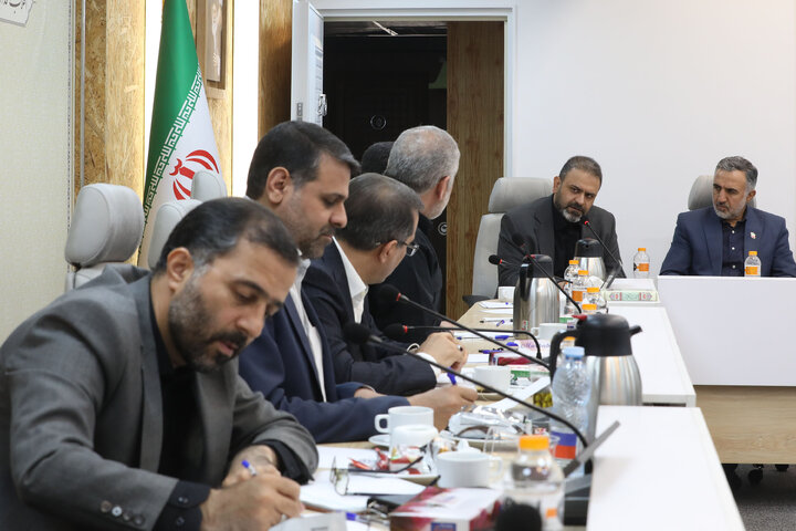 نشست مشترک هیأت رئیسه مجلس و اعضای کمیسیون اجتماعی با رئیس سازمان اداری و استخدامی