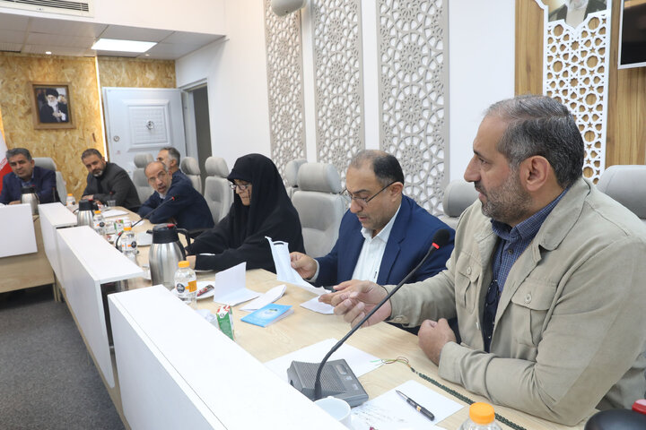 نشست مشترک هیأت رئیسه مجلس و اعضای کمیسیون اجتماعی با رئیس سازمان اداری و استخدامی