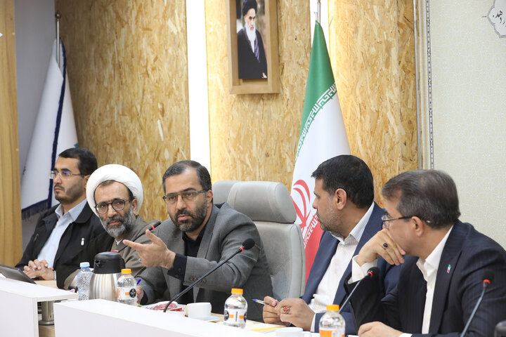 نشست مشترک هیأت رئیسه مجلس و اعضای کمیسیون اجتماعی با رئیس سازمان اداری و استخدامی