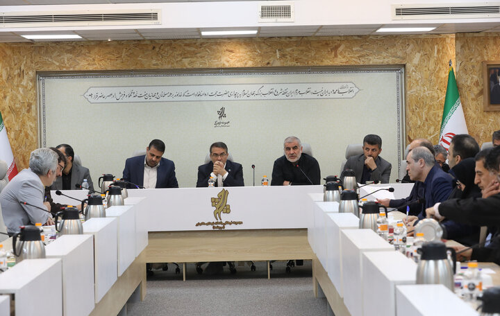نشست مشترک هیأت رئیسه مجلس و اعضای کمیسیون اجتماعی با رئیس سازمان اداری و استخدامی