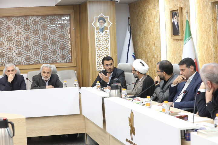 نشست مشترک هیأت رئیسه مجلس و اعضای کمیسیون اجتماعی با رئیس سازمان اداری و استخدامی