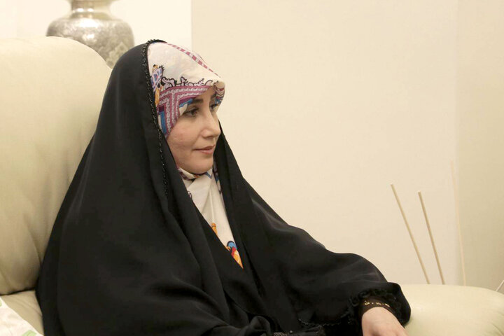 دیدار نمایندگان با پرستار فداکار ندا سلیمی به نمایندگی از رئیس مجلس