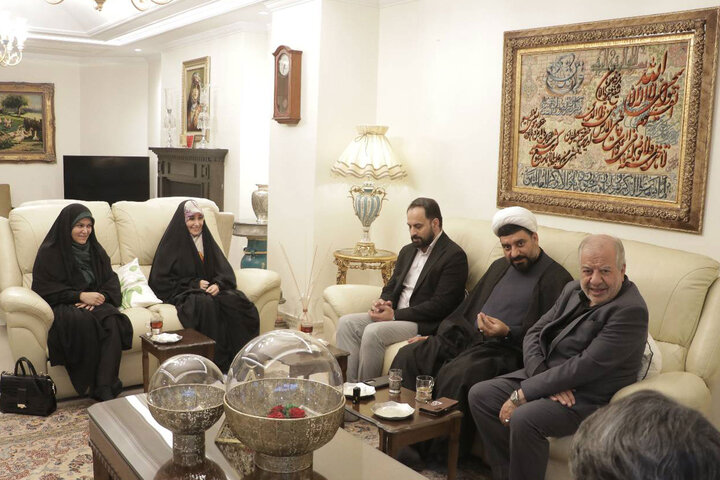دیدار نمایندگان با پرستار فداکار ندا سلیمی به نمایندگی از رئیس مجلس