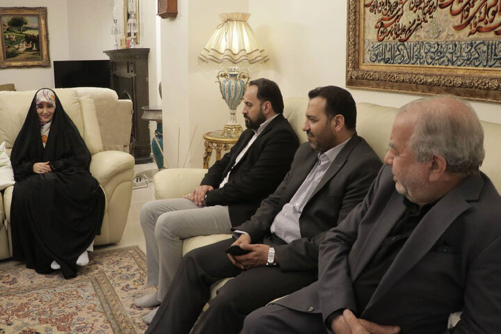 دیدار نمایندگان با پرستار فداکار ندا سلیمی به نمایندگی از رئیس مجلس