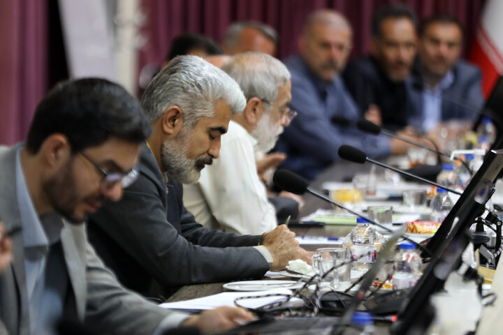نشست کمیسیون شوراهای مجلس در خصوص طرح جامع مدیریت خدمات شهری و روستایی