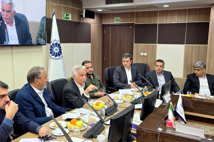 نشست کمیسیون عمران با فعالان بخش خصوصی حوزه دریا و کشتیرانی