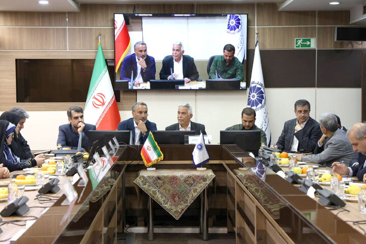 نشست کمیسیون عمران با فعالان بخش خصوصی حوزه دریا و کشتیرانی