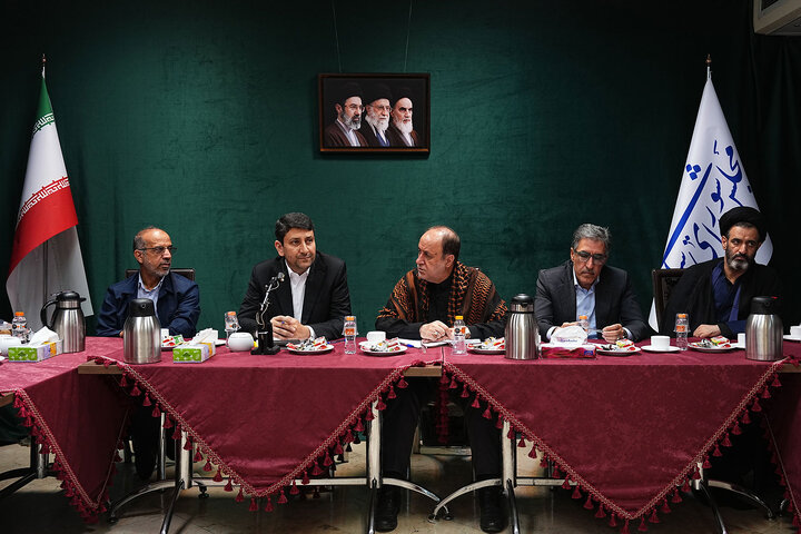 نشست مشترک هیئت رئیسه مجلس و کمیسیون صنایع با وزیر ارتباطات