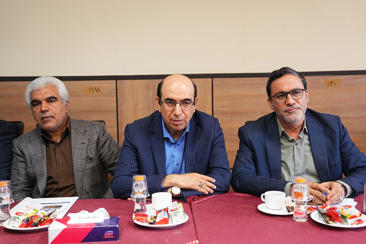 نشست مشترک هیئت رئیسه مجلس و کمیسیون صنایع با وزیر ارتباطات