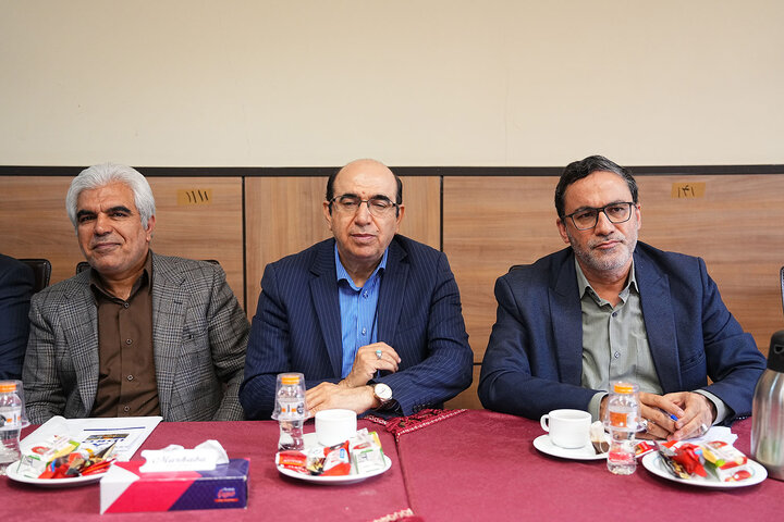 نشست مشترک هیئت رئیسه مجلس و کمیسیون صنایع با وزیر ارتباطات