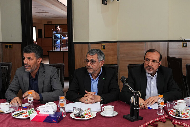 نشست مشترک هیئت رئیسه مجلس و کمیسیون صنایع با وزیر ارتباطات
