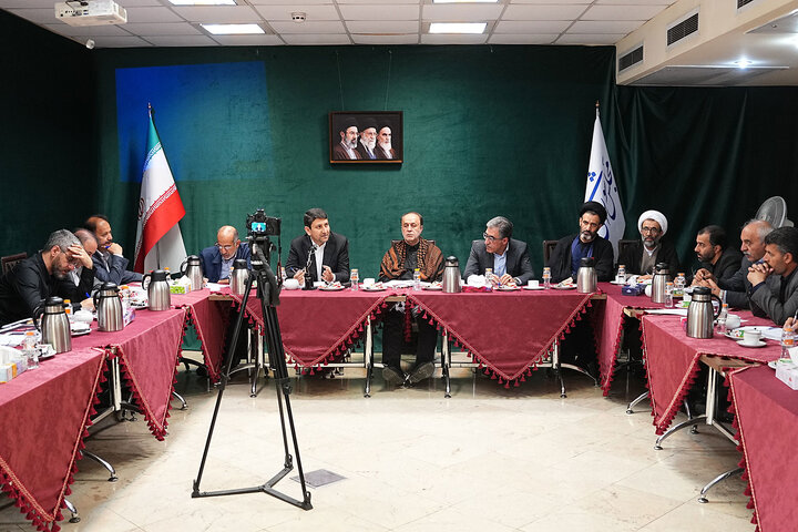 نشست مشترک هیئت رئیسه مجلس و کمیسیون صنایع با وزیر ارتباطات