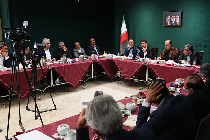 نشست مشترک هیئت رئیسه مجلس و کمیسیون صنایع با وزیر ارتباطات