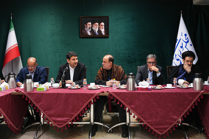 نشست مشترک هیئت رئیسه مجلس و کمیسیون صنایع با وزیر ارتباطات