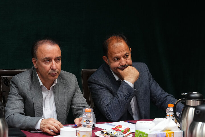 نشست مشترک هیئت رئیسه مجلس و کمیسیون صنایع با وزیر ارتباطات