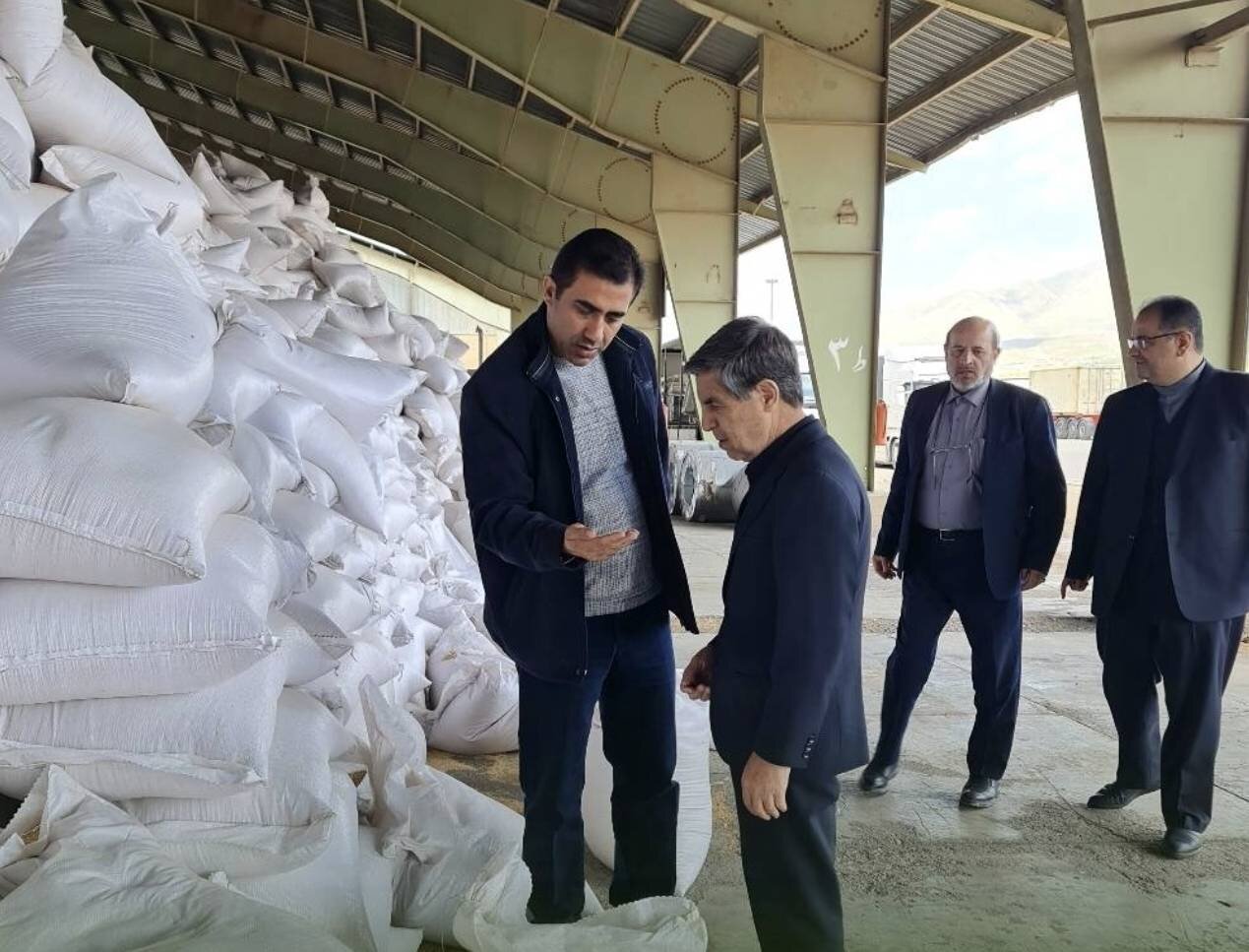 پیگیری توسعه ۲۹۵ هکتاری انبارهای گمرک سهلان و فعال‌سازی کریدورها توسط صدیقی