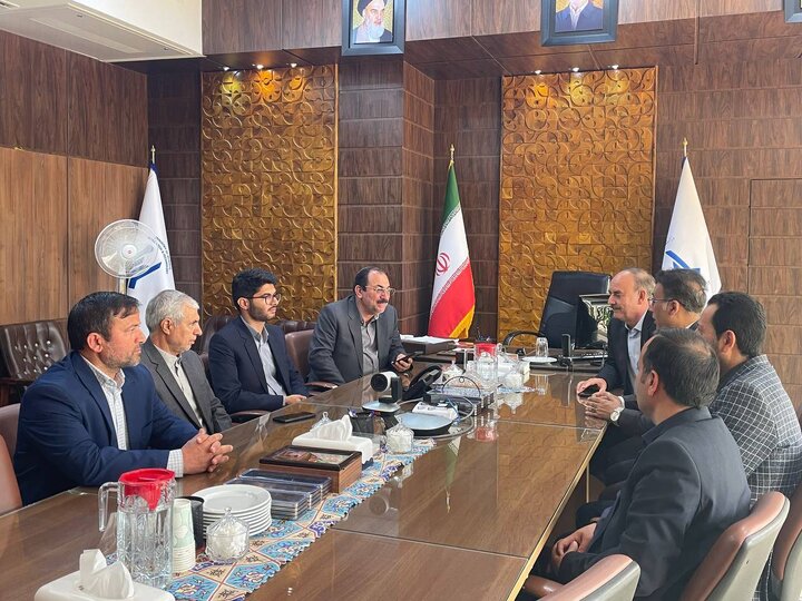 پیگیری مطالبات کارکنان دانشگاه در سطوح ملی/ تاکید بر برنامه‌ریزی جدی برای ارتقای وضعیت حقوقی و رفاهی معلمان