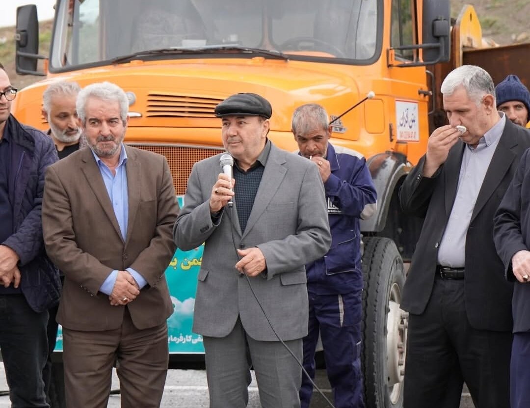 کامیون‌داران پای کارِ سازندگی و بازسازی کشور هستند