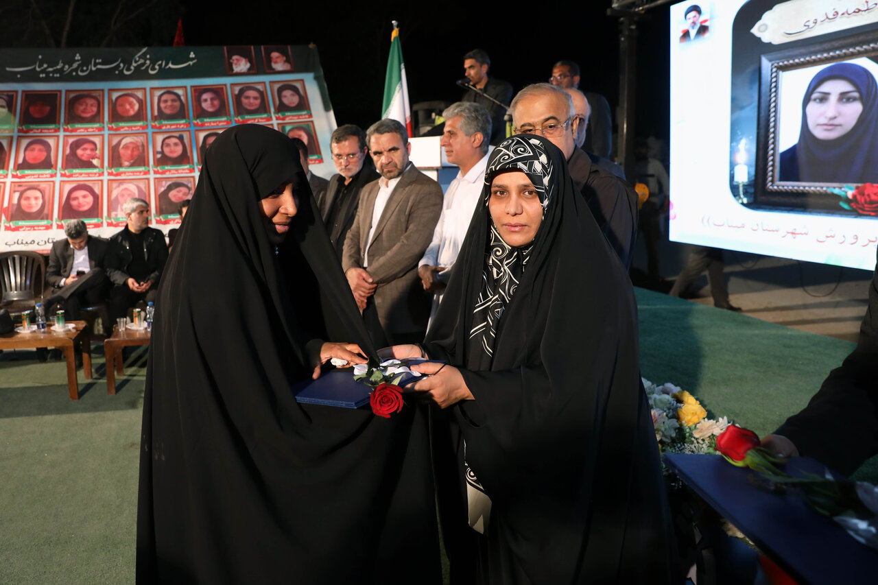 منادی: باید حقیقت را با قلم و علم به جهان منتقل کنیم/ حاجیبابایی: حادثه میناب از هزاران بمب اتم برای آمریکا خطرناکتر بود