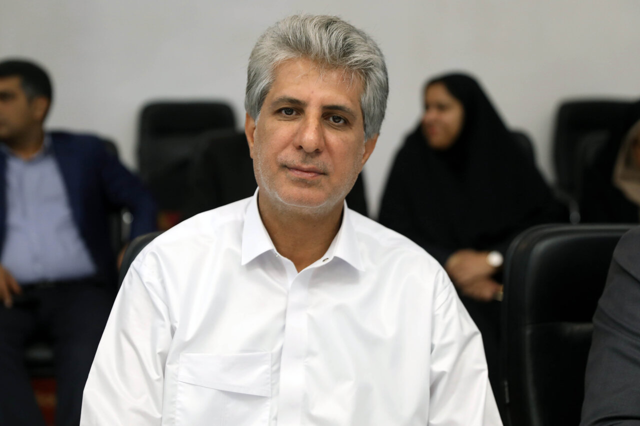 منادی: مدرسه و معلم، محور شکوفایی نسل آینده در هرمزگان هستند/ حاجی بابایی: مجلس در کنار مردم هرمزگان برای جبران عقب‌ماندگی‌ها ایستاده است
