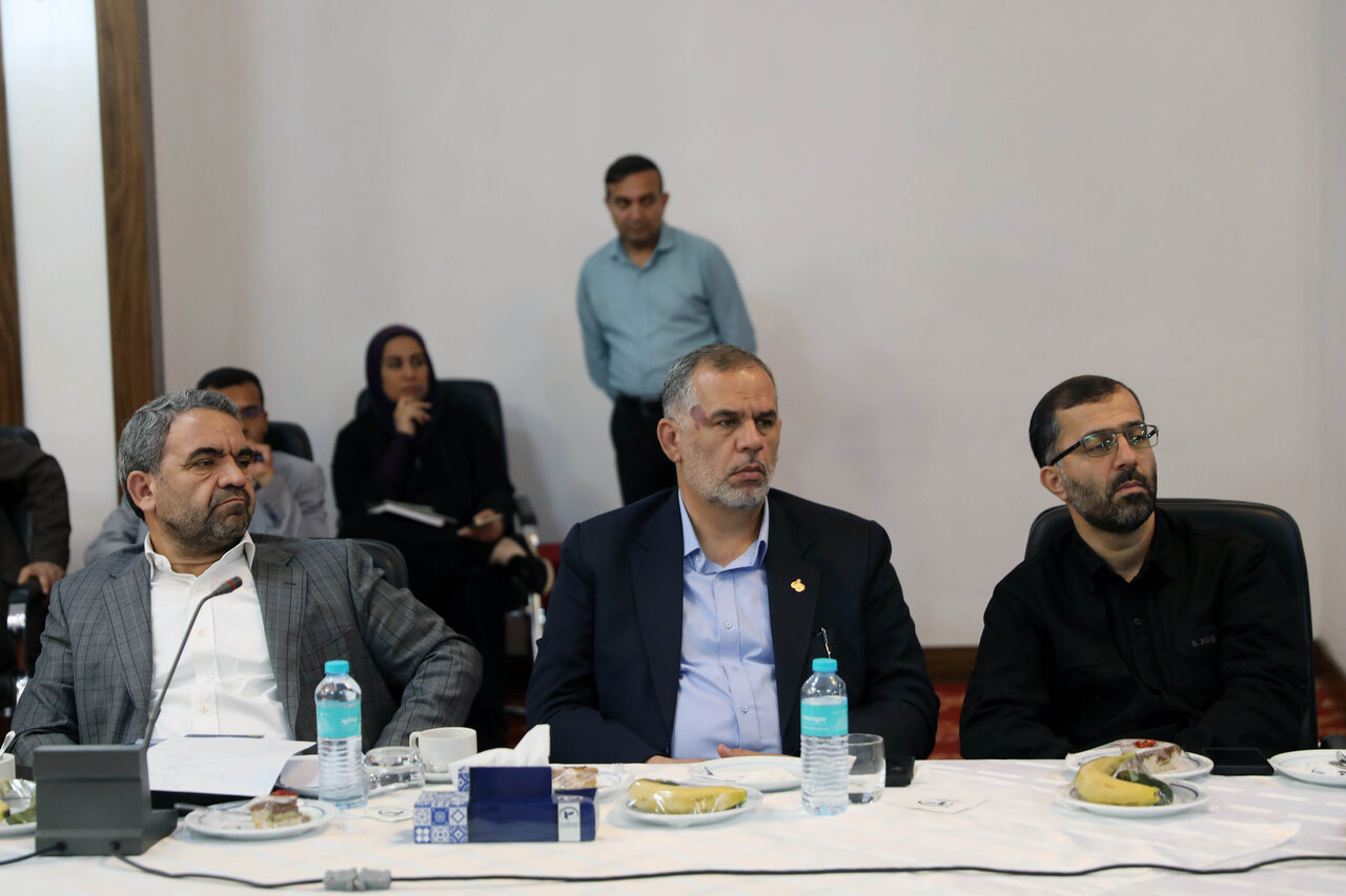 منادی: مدرسه و معلم، محور شکوفایی نسل آینده در هرمزگان هستند/ حاجی بابایی: مجلس در کنار مردم هرمزگان برای جبران عقبماندگیها ایستاده است