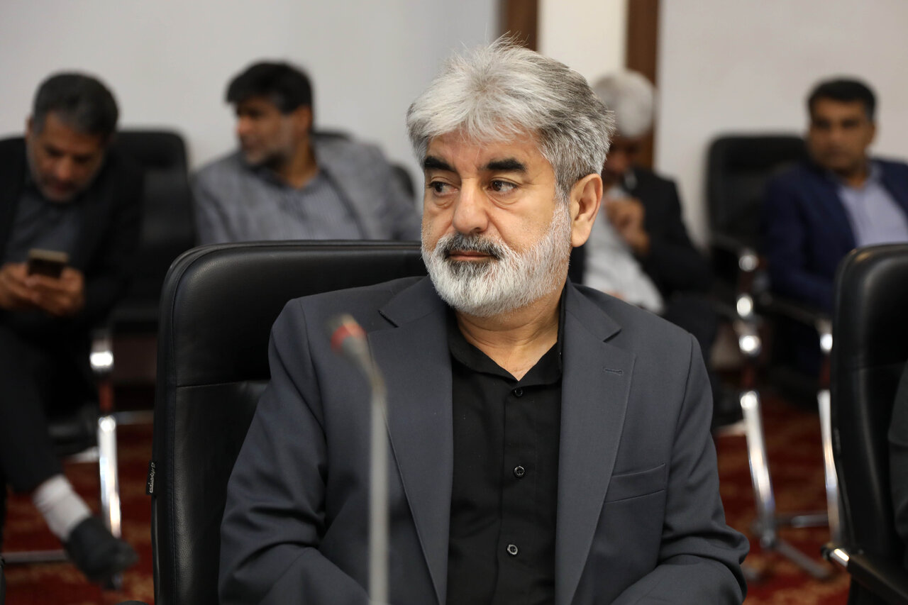 منادی: مدرسه و معلم، محور شکوفایی نسل آینده در هرمزگان هستند/ حاجی بابایی: مجلس در کنار مردم هرمزگان برای جبران عقبماندگیها ایستاده است