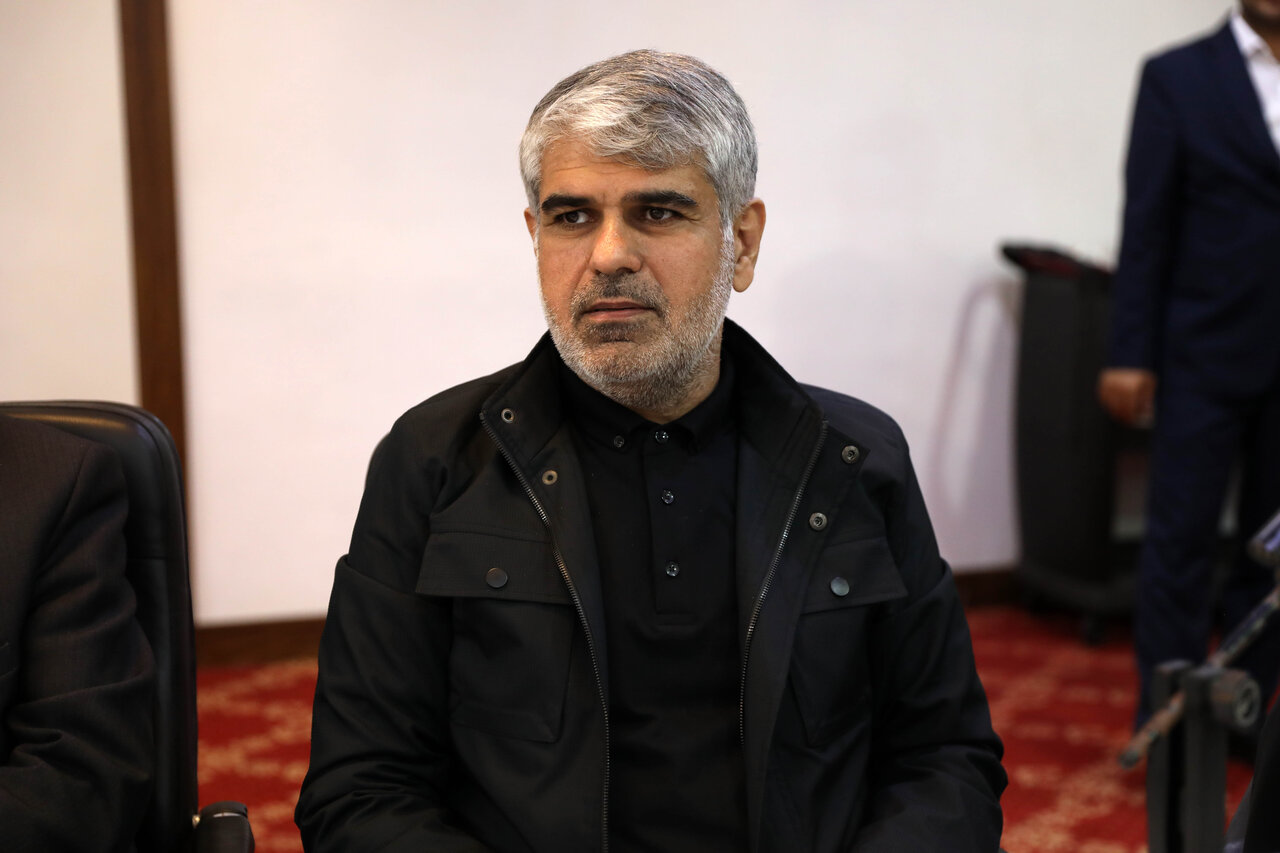منادی: مدرسه و معلم، محور شکوفایی نسل آینده در هرمزگان هستند/ حاجی بابایی: مجلس در کنار مردم هرمزگان برای جبران عقبماندگیها ایستاده است