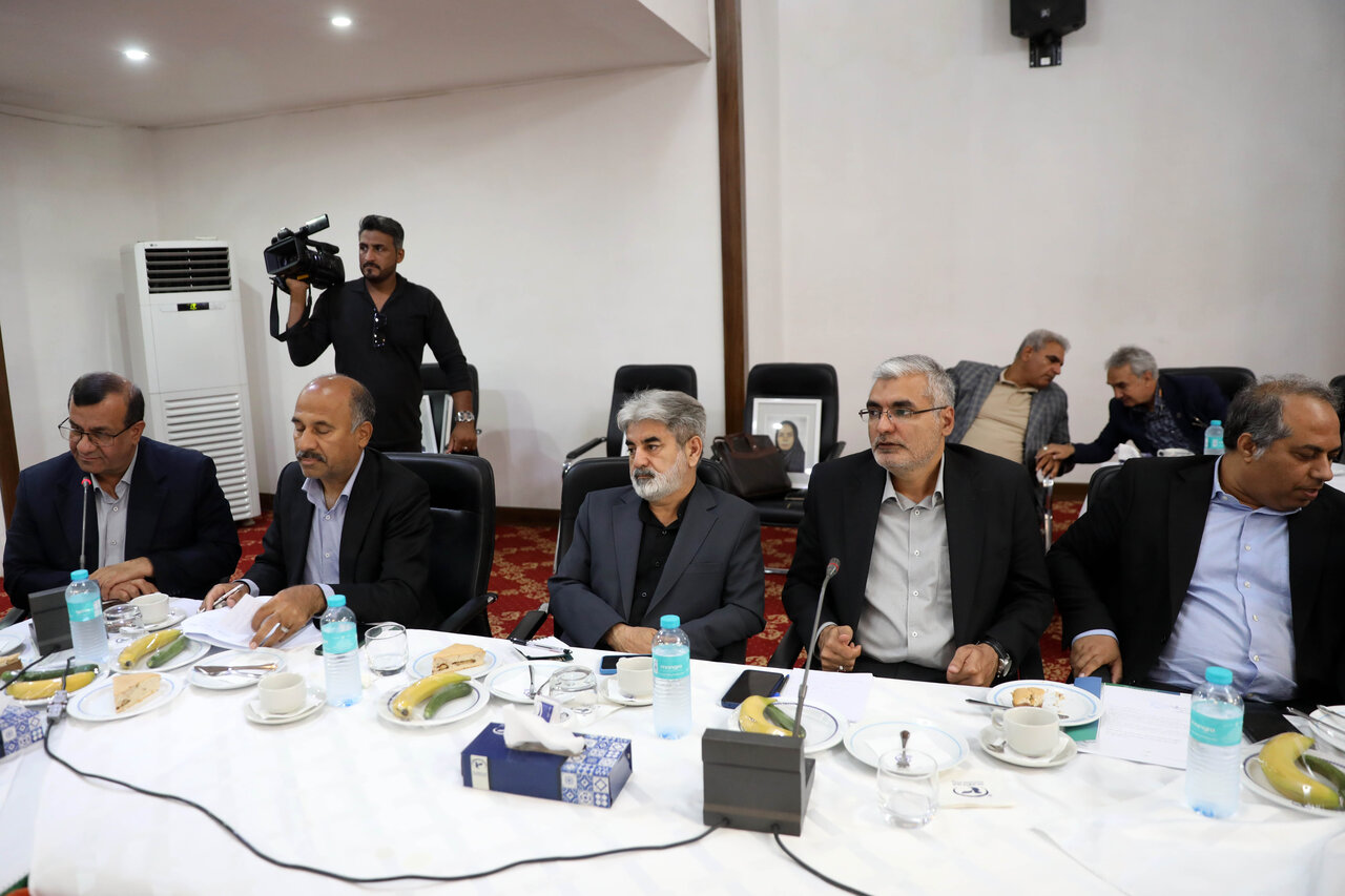 منادی: اقتصاد دریامحور هرمزگان نیازمند پشتیبانی علمی و دانشگاهی است/ حاجی‌بابایی: پیوند دانشگاه و صنعت کلید حل مشکلات اقتصادی کشور است