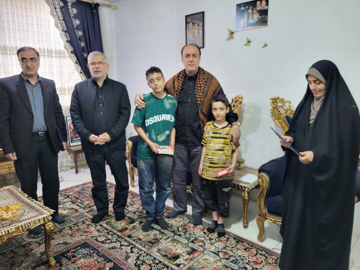 دیدار نایب رئیس مجلس با خانواده شهید «حیدر عباس پور» در کرج