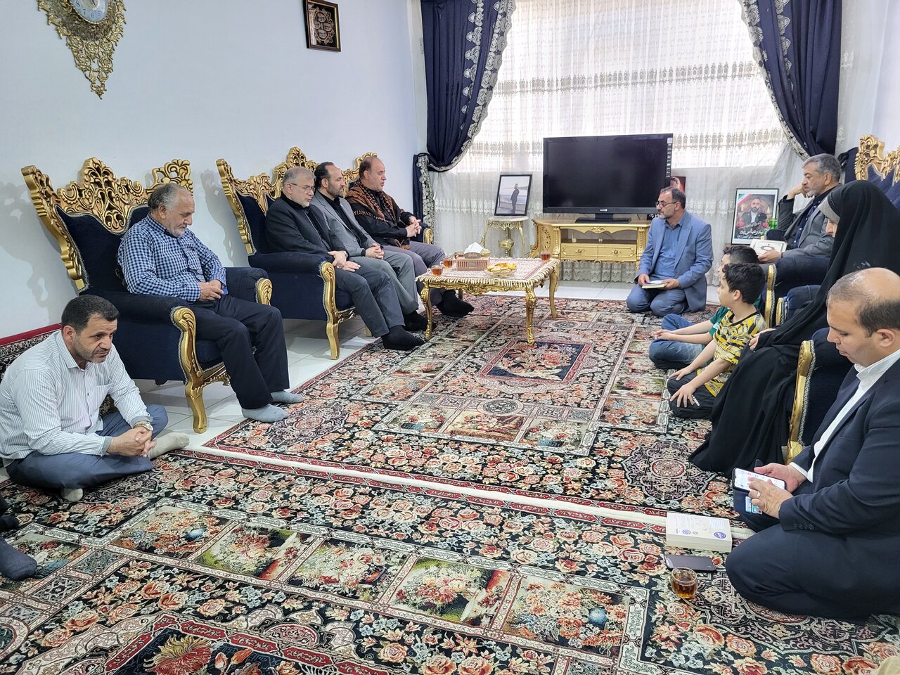 دیدار نایب رئیس مجلس با خانواده شهید «حیدر عباس پور» در کرج