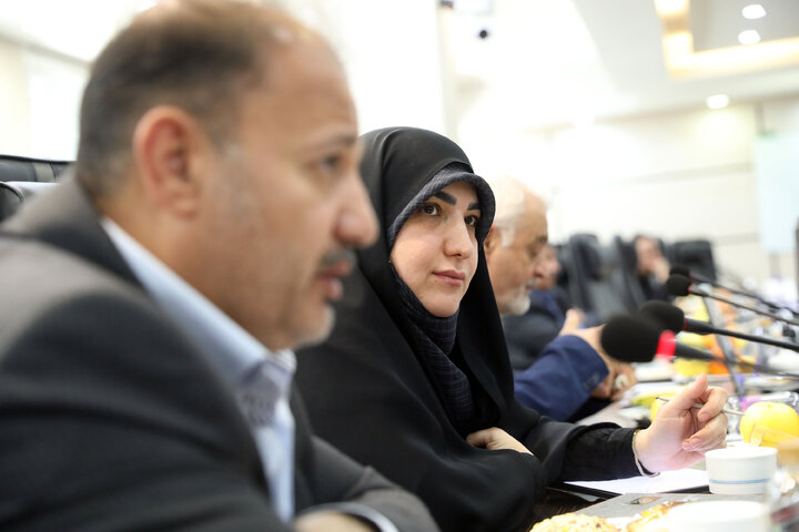 نشست کمیسیون صنایع و معادن با مسئولان اتاق بازرگانی