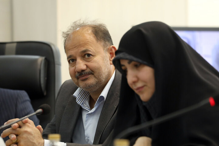 نشست کمیسیون صنایع و معادن با مسئولان اتاق بازرگانی