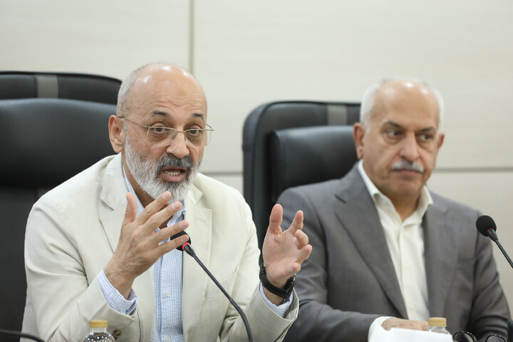نشست کمیسیون صنایع و معادن با مسئولان اتاق بازرگانی