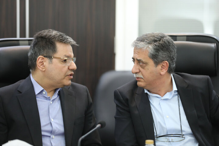 نشست کمیسیون صنایع و معادن با مسئولان اتاق بازرگانی