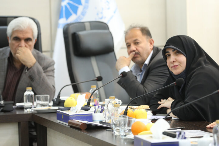 نشست کمیسیون صنایع و معادن با مسئولان اتاق بازرگانی