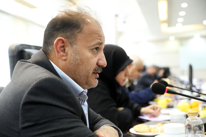 نشست کمیسیون صنایع و معادن با مسئولان اتاق بازرگانی