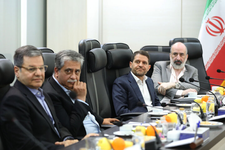 نشست کمیسیون صنایع و معادن با مسئولان اتاق بازرگانی