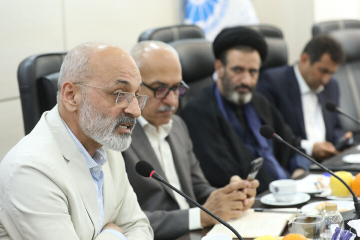 نشست کمیسیون صنایع و معادن با مسئولان اتاق بازرگانی