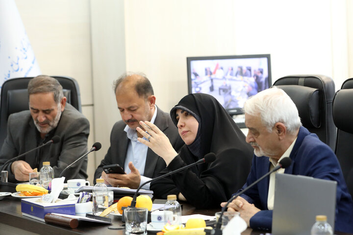 نشست کمیسیون صنایع و معادن با مسئولان اتاق بازرگانی