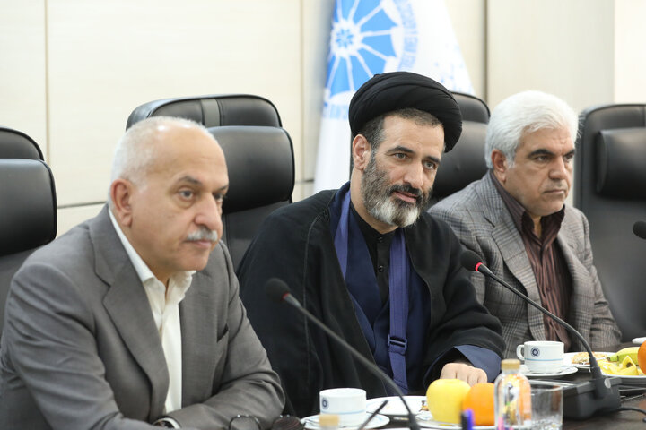 نشست کمیسیون صنایع و معادن با مسئولان اتاق بازرگانی