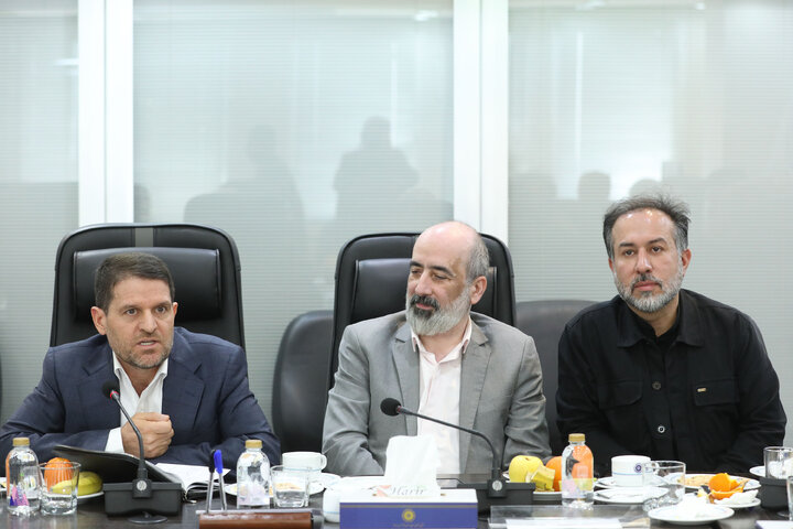 نشست کمیسیون صنایع و معادن با مسئولان اتاق بازرگانی